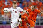 Profil. Nicklas Bendtner var en af Danmarks bedste ved EM sidste år. Her er han i kamp mod hollandske John Heitinga 
