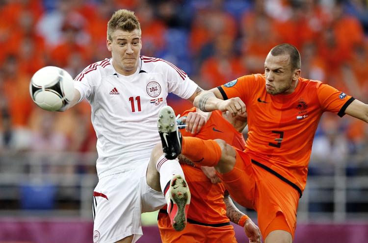 Profil. Nicklas Bendtner var en af Danmarks bedste ved EM sidste år. Her er han i kamp mod hollandske John Heitinga 