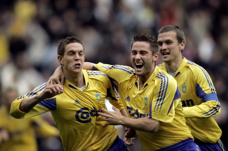Fortid. Daniel Agger, Martin Retov og Per Nielsen jubler over en scoring i 5-0-sejren over rivalerne fra FCK tilbage i 2005. 