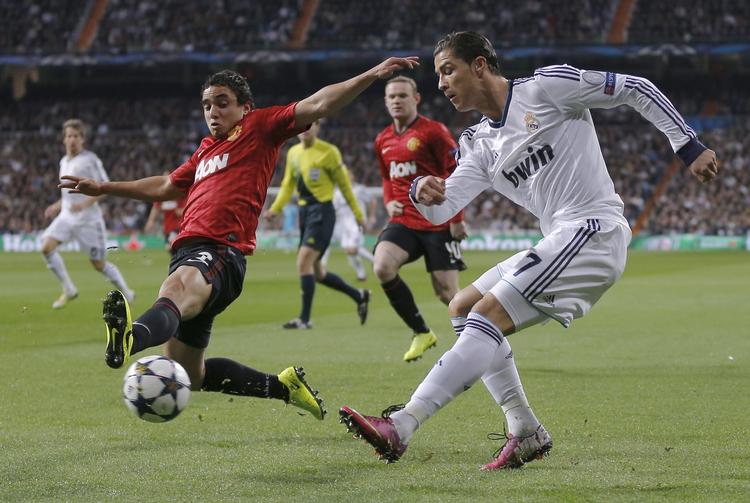 Tilbage. Ronaldo (t.h.) nåede i sine seks år i United at score 118 gange i 292 kampe, inden han i 2009 med skiftet til Madrid blve verdens dyreste fodboldspiller: Ronaldo kostede Real ca. 715 millioner kroner. 