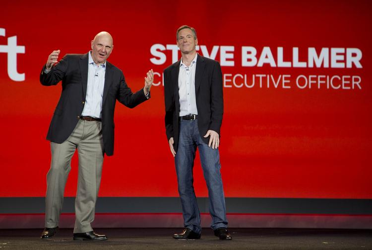 Anklage. Microsoft-topchef Steve Ballmer (til venstre) er en driftig herre, men tilsyneladende er selskabets metoder ikke helt fine i kanten. 