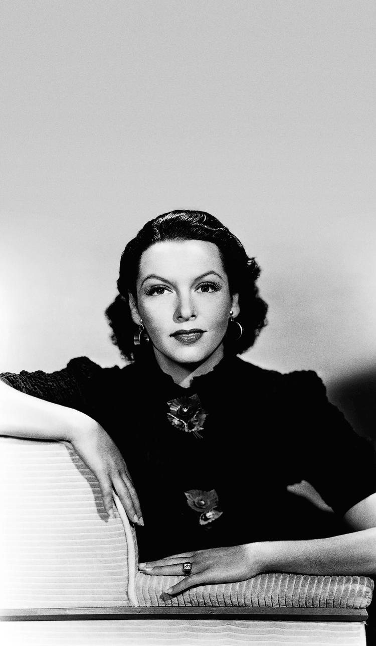 Glemt. Hun hed Gale Sondergaard, men hed i virkeligheden Edith og stammede fra Koldingegnen. En ny bog fortæller om hollywoodstjernen, som blandt andet blev hængt ud for at være kommunist. 