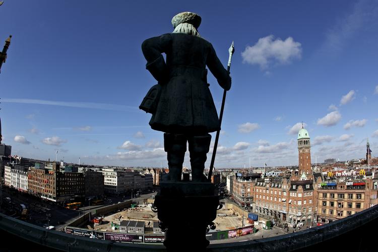 Honning. Det er her oppe på taget af Københavns Rådhus, at der muligvis flytter en større bifolk ind i løbet af de kommende måneder. 