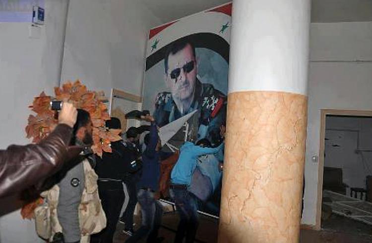 Upopulær. Præsident Bashar al-Assads popularitet bliver stadig mindre. 