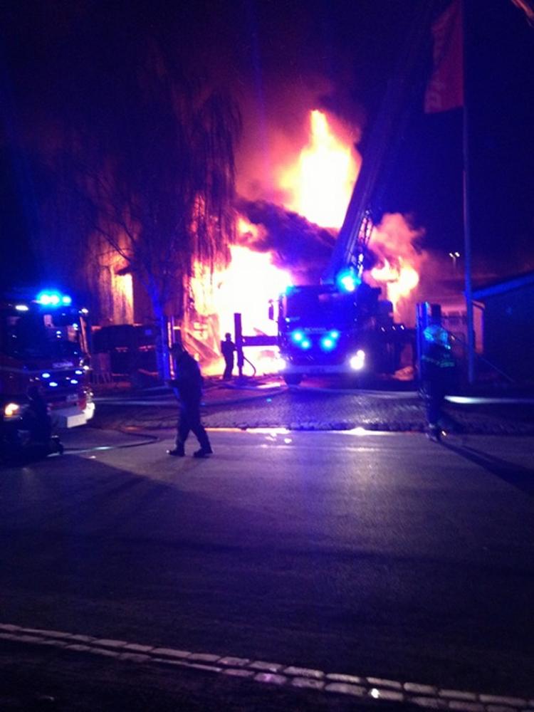 STORBRAND. Sådan så det ud tidligere i aftes, da industribygningen Dorch &amp; Danola A/S brændte på Peder Skrams Vej i Odense. 
