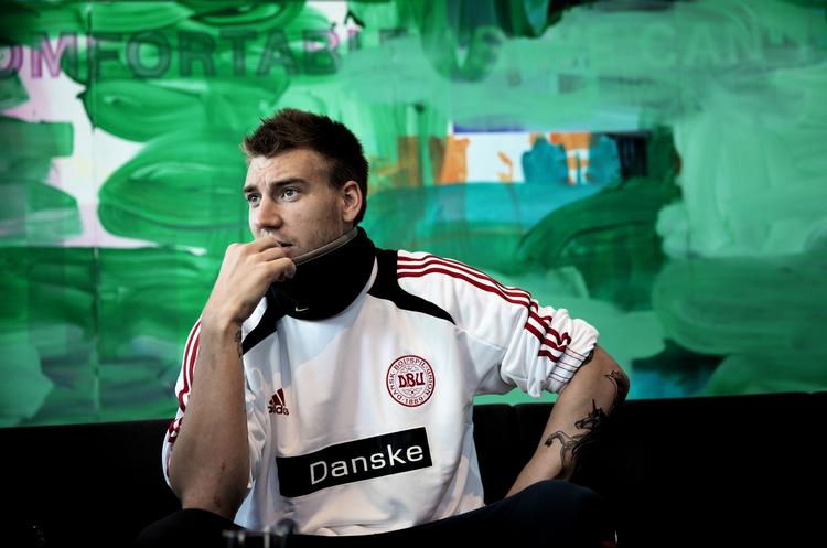Cyklist. I den kommende tre år må Nicklas Bendtner tage cyklen eller bussen til træning. 
