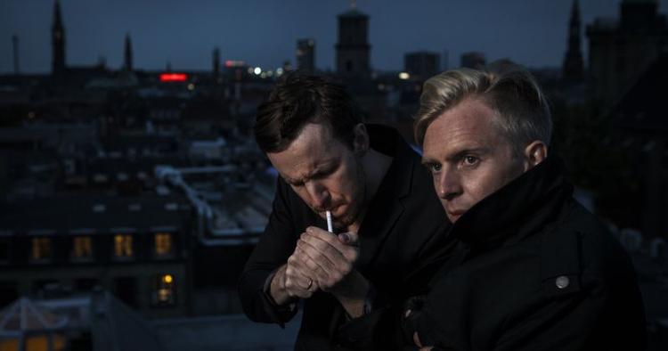 Verdensborgere. Rune Vigil og Ebbe Frej udgør bandet Helsinki Poetry, der fredag udgav deres debutalbum 'Transport'. Alle sange har navn efter en storby i verden. 