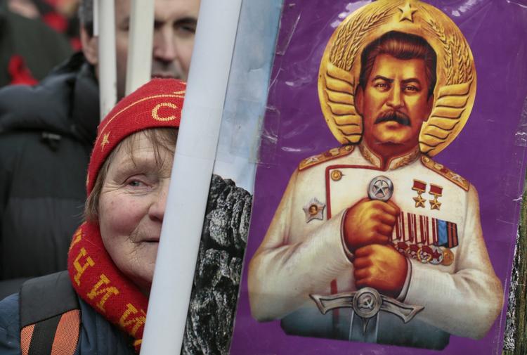 Mindet. Stalin fik sin egen lille hyldest ved en kommunistisk demonstration blev forleden. Foto: AP. 