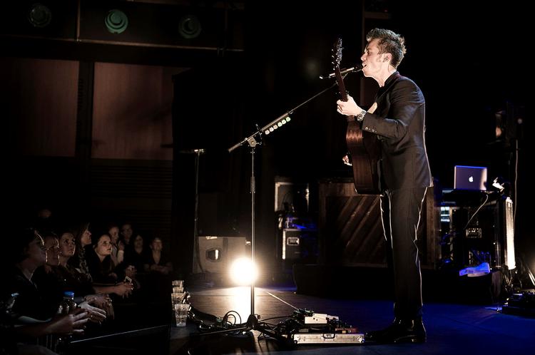 Gennembrud. Mads Langer er en af tidens mest populære og bjergtagende popkunstnere. 