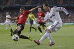 Gensyn. I den første kamp havde Rafael (tv.) samme opgave som brasilianeren får i aften; at stække Cristiano Ronaldo (th.). 