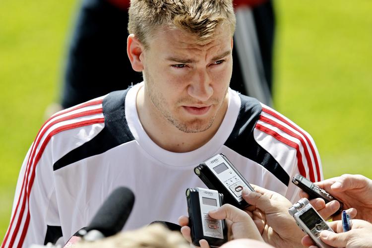 Tænkepause. Der går mindst et halvt år, før Nicklas Bendtner er tilbage på landsholdet. 