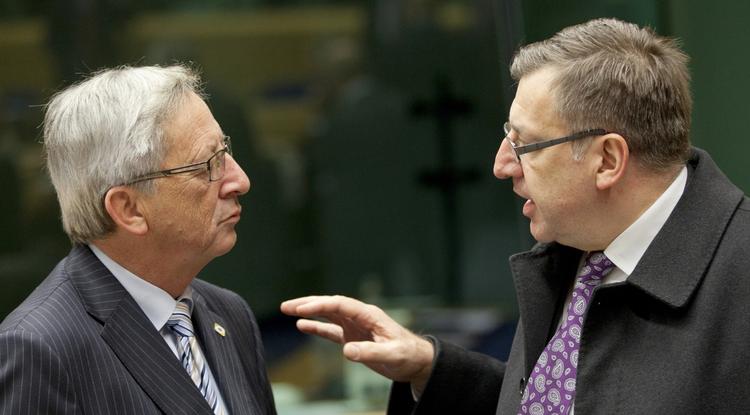 AFGÅR. Den belgiske finansminister Steven Vanackere trækker sig fra sin post grundet stor kritik. På billedet ses den belgiske finansminister til højre. 