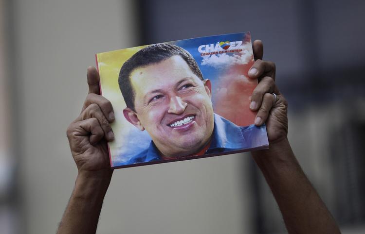 KONTROVERSIEL. Hugo Chavez havde mange fjender, men også store tilhængere i hjemlandet, hvor støtter dyrkede en personkult. 