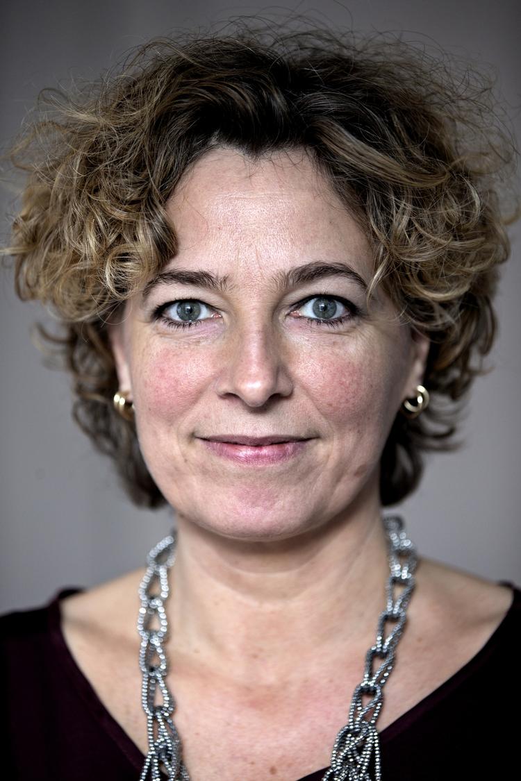 Ubegribeligt. Han tager de unge som gidsler i overenskomstforhandlingerne, siger ministeren om Bondos udmelding. 