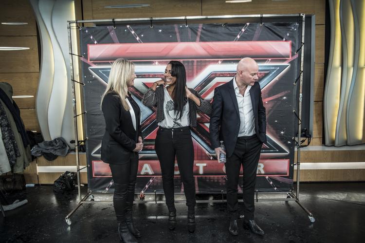 Trods SBS Medias utilfredshed har DR ingen planer om at flytte X Factor-finalen, der skal holdes i Jyske Bank Boxen. Der er allerede solgt mange billetter til showet, siden billetsalget startede for en måned siden. 
