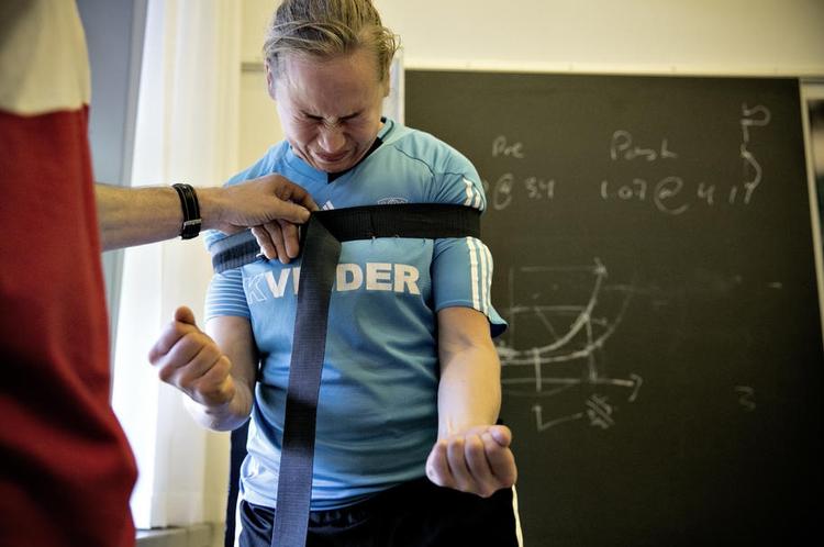 styrkeprøve. Stina Lykke Pedersen giver alt, hvad hun har, i denne test, før holdet tog af sted til det lune Algarve. 