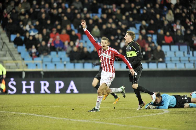 topscorer. Trods to mål mod AaB mistede Niklas Helenius sin sæsonrekord: det var første gang han scorede i en kamp, som AaB ikke vandt 
