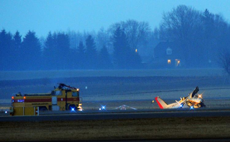 FLYSTYRT. Det var landingen, som gik galt, da to personer i går blev dræbt i et flystyrt ved Roskilde. 