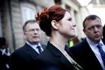 Kontanthjælp. Både Venstres Inger Støjberg og de konservatives Benedikte Kjær tager godt imod regeringens forslag om at tvinge indvandrere til at lære dansk. Men det er ikke nyt, siger de. 