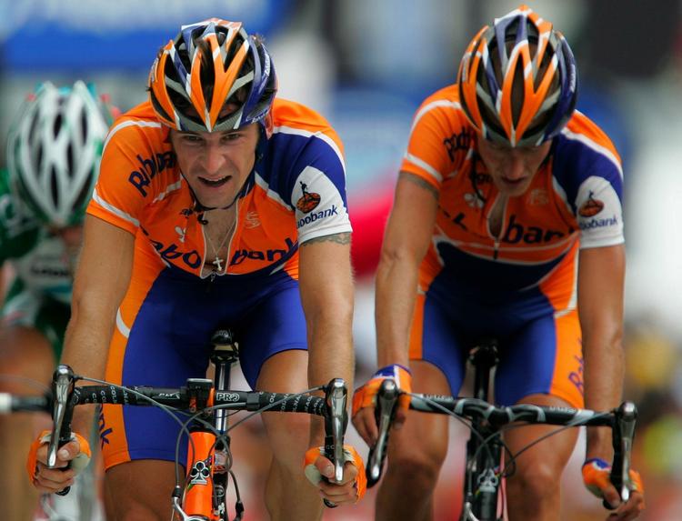 BLODBRØDRE. Ifølge Michael Rasmussen (th) rejste han og hans tidligere holdkammerater Denis Menchov (tv) og Michael Boogerd sammen sammen til Wien for at bloddope sig, mens de alle tre kørte for Rabobank. 