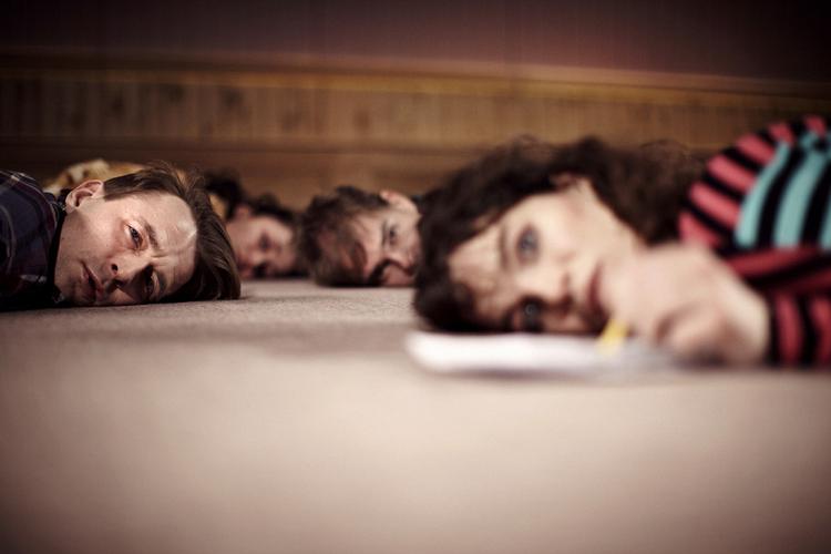 Vokseværk. Det er forestillinger som Mungo Parks kommende dramatisering af Helle Helles ’Dette burde skrives  i nutid’, som teatret gerne vil have flere ud til flere og flere kommuner til at medfinansiere. Foto: Mikkel Russel 
