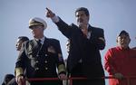 Førstemand. Nicolás Maduro vil efter i dag have flere 'kasketter' - og det udløser hård kritik fra en tidligere højesteretsdommer. 