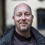 Forbrug. Jeg taler ikke ret meget i telefon, nok 2-3 timer om måneden, og sender lidt smser. Måske bruger jeg alligevel lidt data på at gå på Facebook. 