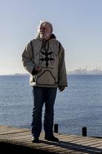SENROMANTIKER. Svend Åge Madsen bruger bl.a. dobbeltgængermotivet som sine romantiske forfædre og leger med fænomenet 'kunstigt liv' lidt i stil med Mary Shelley og E.T.A. Hoffmann. 