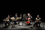 højkaliber. Her ses Ensemble Intercontemporain i en mindre konstellation uden blæsere. Men sådan bliver det ikke i aften, når ensemblet giver koncert i fuld størrelse. 