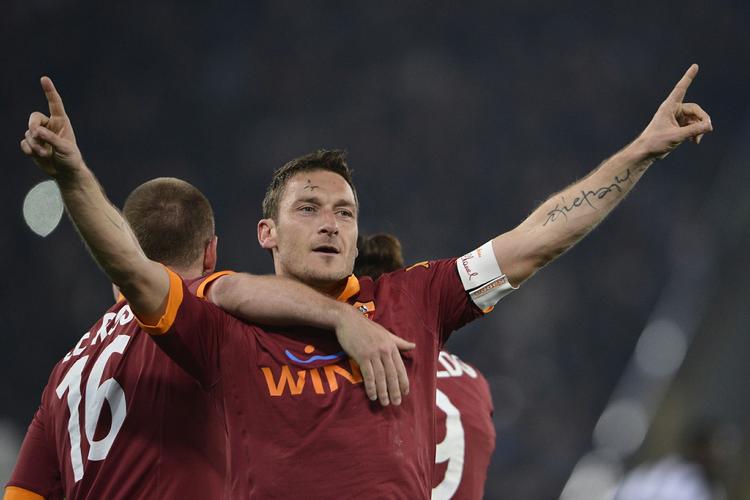 Kassemester. Ud over de 225 mål i ligaen så har 36-årige Totti været på pletten yderligere 55 gange i pokalkampe og de europæiske turneringer. 