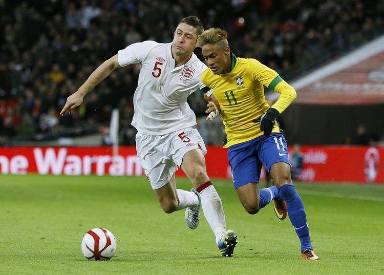 ombejlet. Når Neymar tager beslutningen om at skifte til europæisk klubfodbold, man han formentlig vælge og vrage mellem alle de største klubber. 