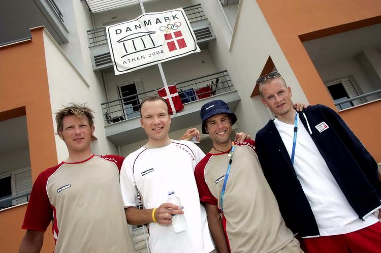 OL-holdet. Frank Høj (tv.), Lars Michaelsen, Bo Hamburger og Michael Rasmussen udgjorde sammen med Nicki Sørensen landevejsholdet i Athen. Tre af de fem tog doping, hævder Michael Rasmussen. 