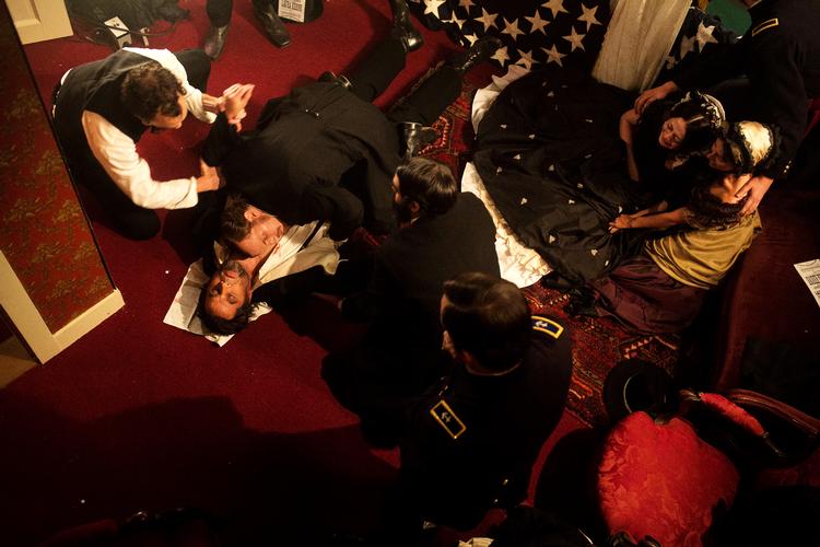 Troværdighed. Præsident Lincoln i The Ford's Theatre, skudt, men endnu ikke død. 