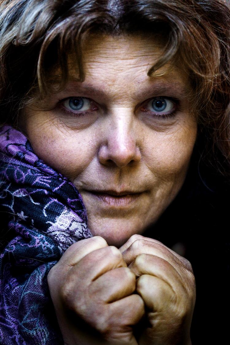 Snitter. Lene Kaaberbøl svinger skalpellen i 'Det levende kød'. 