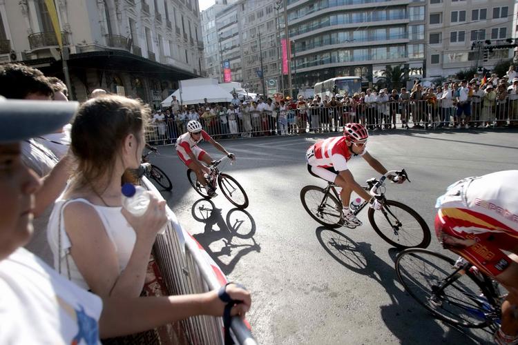 Athen. Bo Hamburger (i midten) er under mistanke for at have taget et forbudt præparat under OL i 2004. 