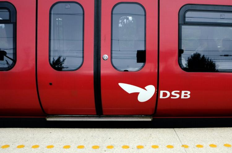KABELTYVERI. S-togstrafikken er her til morgen forsinket på grund kabeltyveri på Ny Ellebjerg St. I Valby. 
