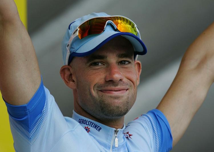 indrømmelse. Stefan Schumacher jubler efter sejren på 20. etape i Tour de France 2008. Senere blev sejren taget fra ham, da han blev testet positiv. Men tyskeren fortsatte med at bedyre sin uskyld frem til i dag. 