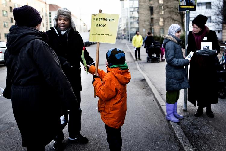 SKUDPROTEST. 'Vi ta'r gaderne tilbage' hedder det borgernetværk, der her til eftermiddag forsøgte at genoprette trygheden på det bandeplagede Nørrebro. 