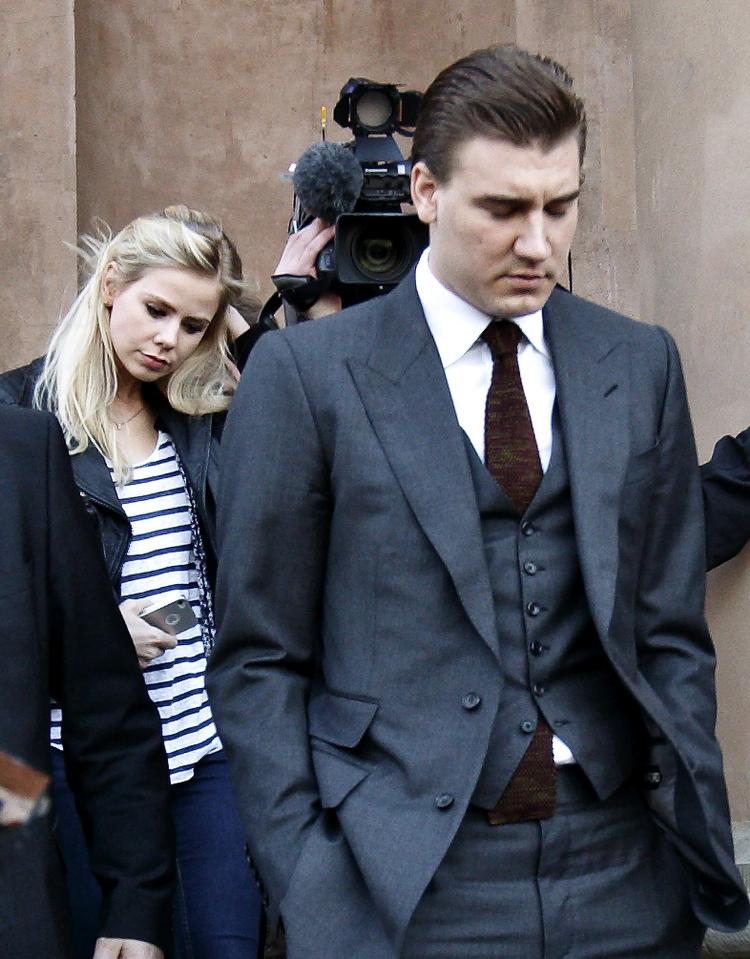 udvej? Nicklas Bendtner har ikke haft succes på banen i den seneste tid, og uden for banen er han i sidste uge blevet dømt for spritkørsel. 