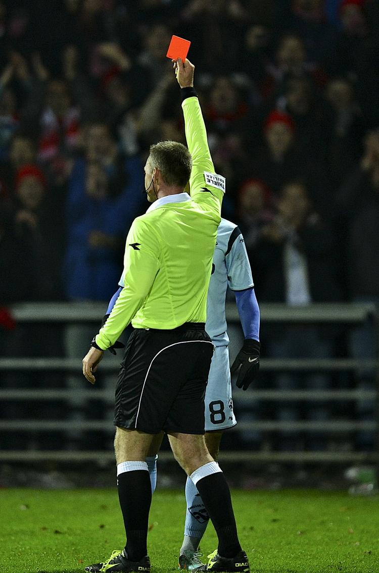 dommermangel. Dansk Fodbolddommer-Union og DBU er endt i konflikt, der kan lamme afviklingen af en række fodboldkampe. 