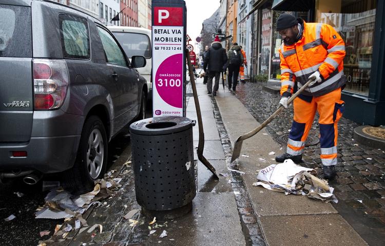 Gavn. Oprydning og renovation bliver her udført af kommunens ansatte, men det kunne være en af de arbejdsopgaver, der blev udført af kontanthjælpsmodtagere i nyttejob. 