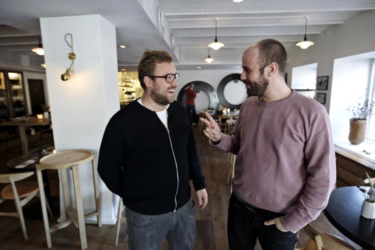 Michelin. De er glade, indehaverne af restaurant Kadeau i Wildersgade, efter uddelingen af Michelin-stjernerne. 