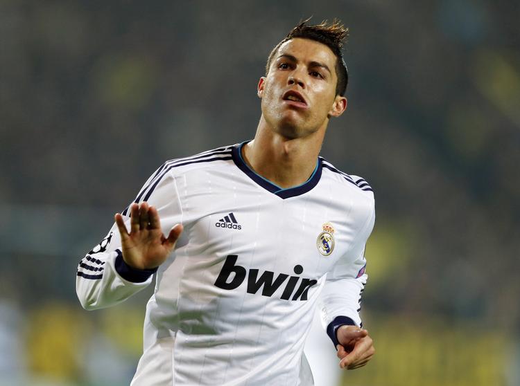 Målsluger. Christiano Ronaldo har ikke helt opgivet at indhente Barcelonas store forspring i La Primera Division. 