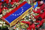 Tidsplan. Der er grænser for, hvor lang tid man kan ligge død, før det går at balsamere liget. Hvis altså det skal se pænt ud. Den grænse er Venezuelas afdøde leder ved at nå, forlyder det. 
