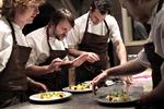 TILFREDS. Noma fik sin første stjerne i 2005 og den anden to år senere. Restaurantens officielle holdning er, at den ikke regner med at hente den tredje stjerne i denne omgang.  Foto: Jacob Ehrbahn 