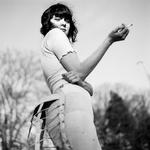 Nærvær. Man lærer både de fremmede mennesker og sig selv at kende ved at betragte Nelli Palomäkis portrætter – som kvinden øverst 'At 21'. Den finske fotografs portrætter af børn stråler dog i særlig grad (se nedenfor) 