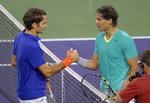 topmøde. Rafael Nadal (th) siger tak for kampen til Roger Federer. 