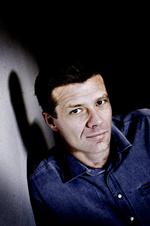 VIDENSTUNG. Robert Zola Christensen (f. 1964) er ansat som forsker ved universitetet i Lund og har en ph.d. i nordisk filologi. 'Is i blodet' er første del af en videnskabskrimiserie. 