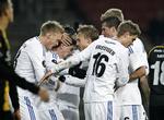 Løve-sejr. FCK's Cesar Santin jubler med  holdkammeraterne efter sin scoring til 1-1. 