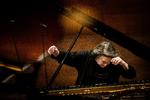 Fokuseret.  Leonskaja er en rigtig musiker. Ved Torsdagskoncerten fungerede hun som selve motoren i Tjajkovskijs  klaverkoncert. 